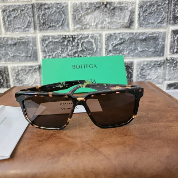 Bottega Veneta Made In JapanTortoise Shell Sunglasses - Picture 8 of 8